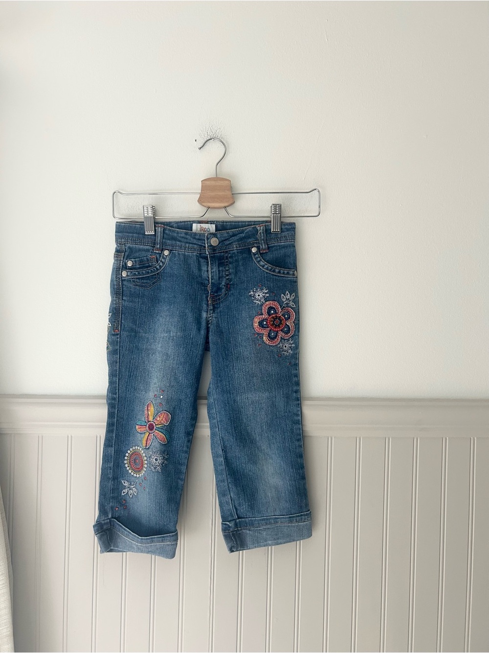 Y2K Circo Girls Size 6X Blue Denim Floral Embroidered Capri Jeans Cuffed Hem